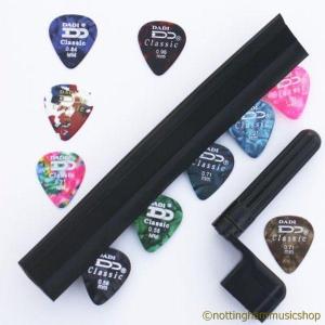 MIC STAND PLECTRUM HOLDER 10 PICKS + WINDER